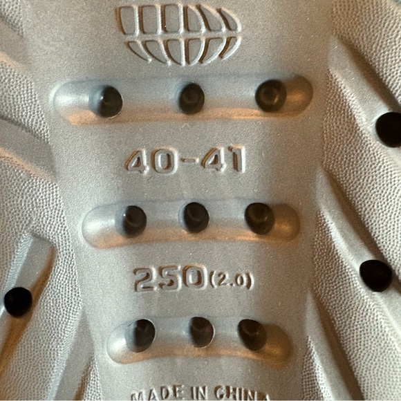 🦈 Shark Slides | Gray Cloud Cushion | EU 40-41 | 7.5 Mens | New in Bag - Picture 6 of 6